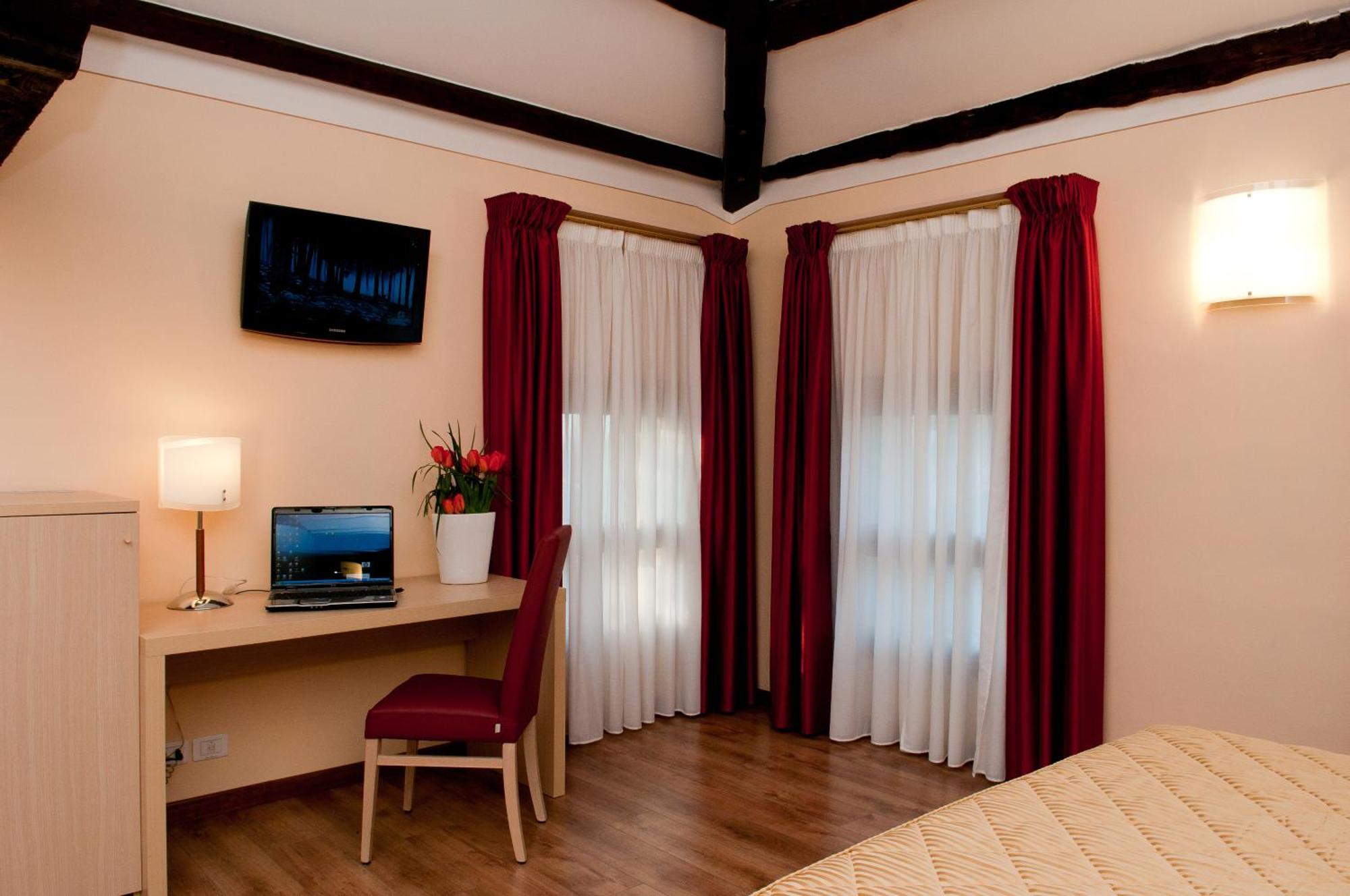 Hotel Villa Maternini Vazzola Bilik gambar