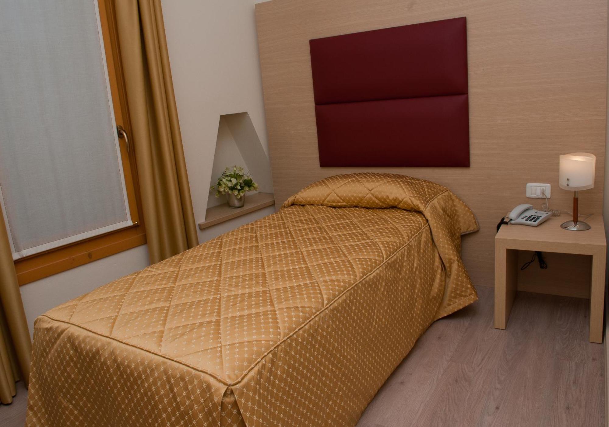 Hotel Villa Maternini Vazzola Bilik gambar