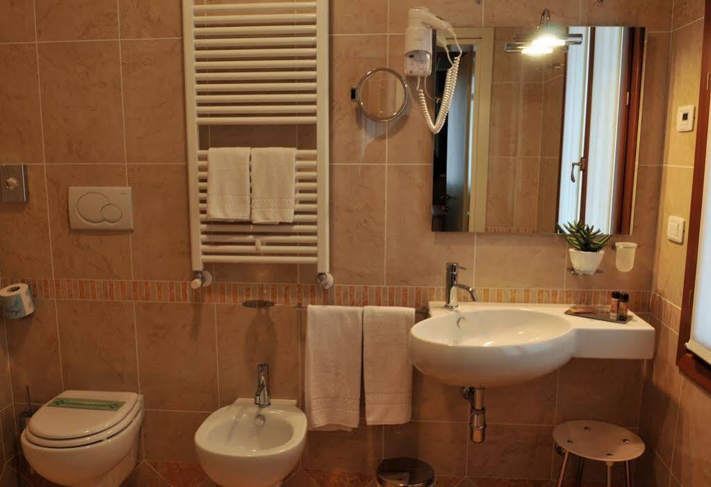 Hotel Villa Maternini Vazzola Luaran gambar